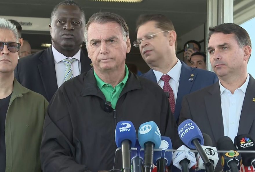 jair-bolsonaro-se-defende-de-acusacoes-em-coletiva-no-senado3A-ex-presidente-rejeita-possivel-condenacao-por-tentativa-de-golpe