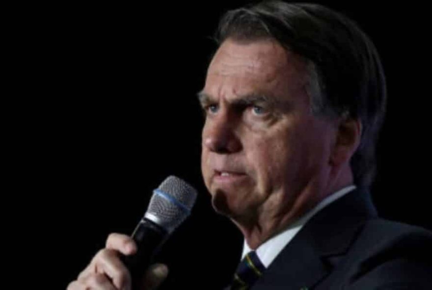 jair-bolsonaro-tem-alta-hospitalar-e-volta-para-prisao-domiciliar-em-brasilia