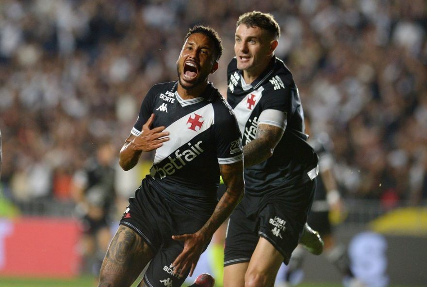 jair-marca-apos-dois-anos-e-revela-desejo-de-renovar-com-o-vasco3A-22quero-ficar22-copa-do-brasil