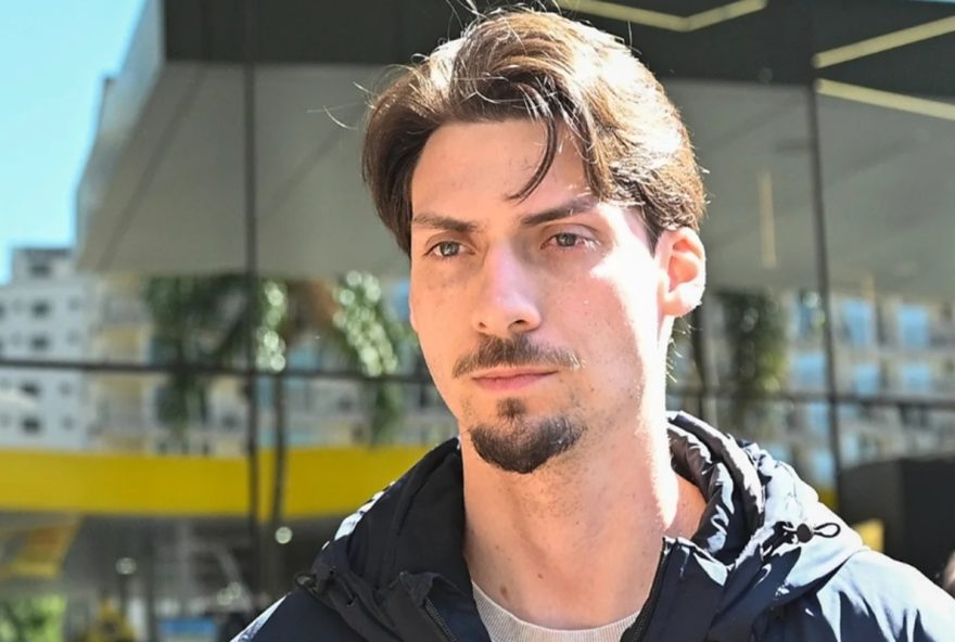 jair-renan-relata-que-bolsonaro-foi-levado-as-pressas-para-centro-cirurgico jair-renan-relata-que-bolsonaro-foi-levado-as-pressas-para-centro-cirurgico