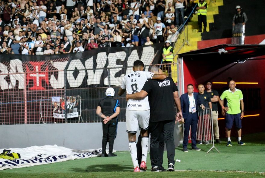 PE - RECIFE - 31/08/2025 - BRASILEIRO A 2025, SPORT X VASCO - Jair jogador do Vasco durante a partida contra o Sport na Ilha do Retiro em Recife (PE) pelo campeonato Brasileiro A 2025. Foto: Marlon Costa/AGIF