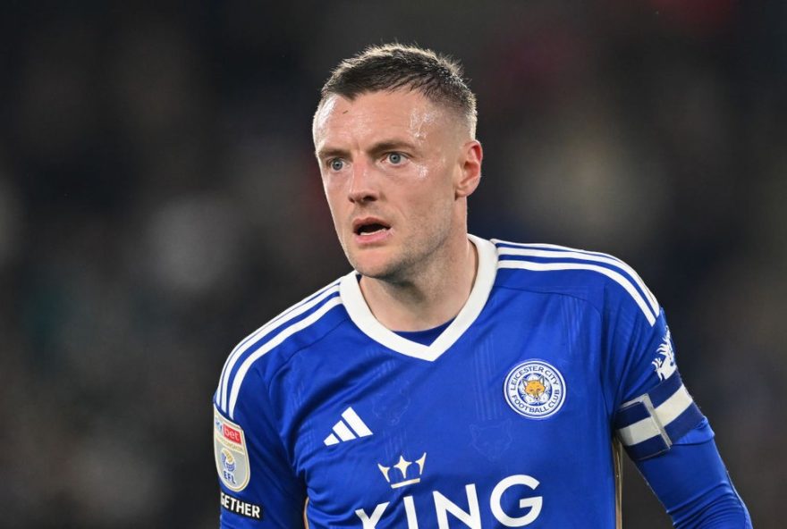 jamie-vardy-e-recebido-com-festa-para-assinar-com-a-cremonese-na-italia
