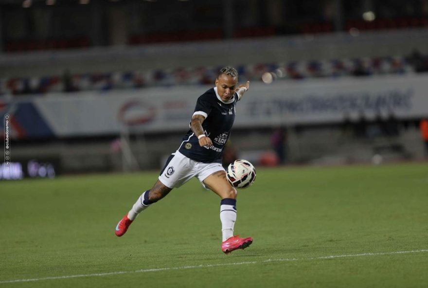 janderson-celebra-300-jogos-como-profissional-e-se-declara-ao-remo3A-22apaixonante-viver-o-clube22-atacante-destaca-sinergia-com-torcida-para-duelo-contra-cuiaba