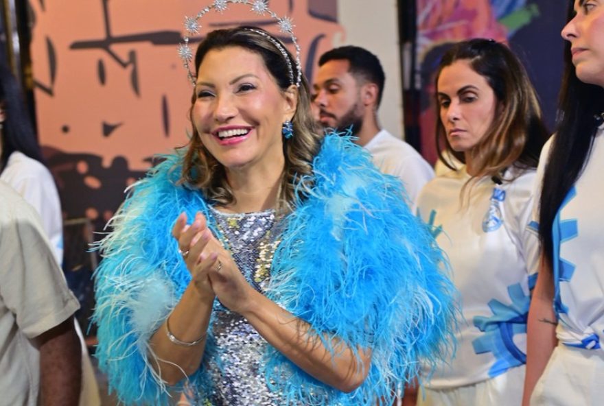 janja-desiste-de-desfilar-no-carnaval-para-evitar-perseguicao-a-lula janja-desiste-de-desfilar-no-carnaval-para-evitar-perseguicao-a-lula