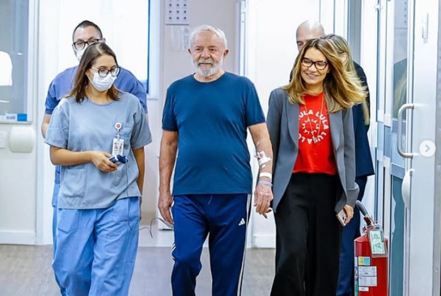 janja-posta-foto-caminhando-com-lula-em-hospital3A-a-forca-que-inspira