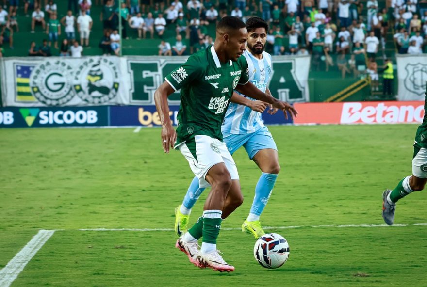 jean-carlos3A-destaque-do-goias-e-ex-jogador-do-rival2C-autor-do-gol-da-vitoria-no-jogo-contra-o-paysandu-na-serie-b