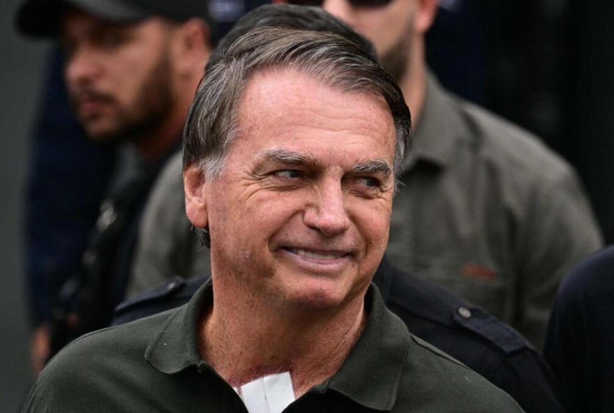 FILES-BRAZIL-POLITICS-JUSTICE-PRISON (FILES) Former Brazilian President (2019-2022) Jair Bolsonaro leaves the DF Star hospital in Brasilia on September 14, 2025, after undergoing a series of medical examinations, as he remains under house arrest. A Brazilian judge on January 15, 2026, ordered the immediate transfer of jailed former president Jair Bolsonaro to a prison with
