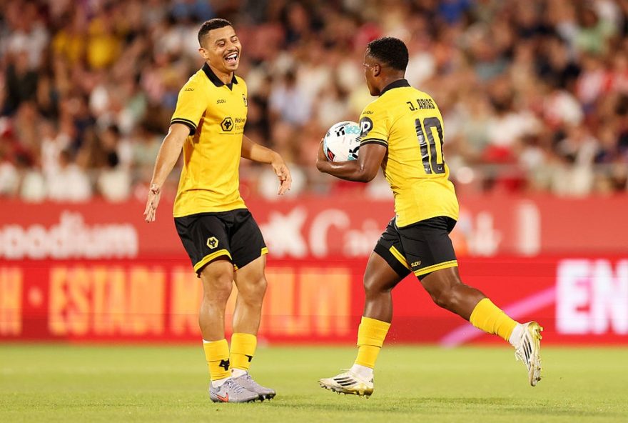 jhon-arias-estreia-com-gol-no-wolverhampton-em-amistoso-contra-o-girona
