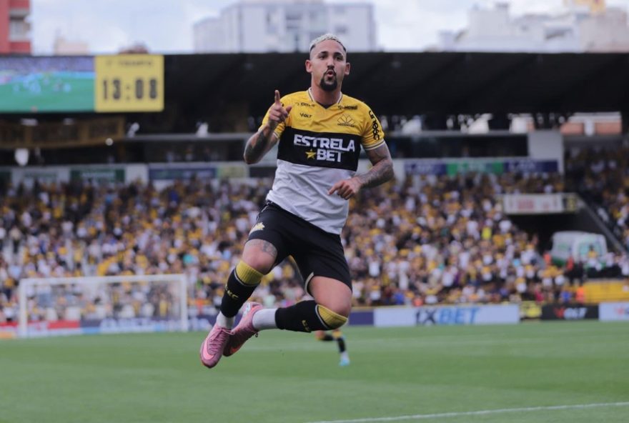 jhonata-robert-renova-contrato-com-criciuma-ate-20273A-destaque-em-campo-e-em-ascensao-no-futebol-catarinense