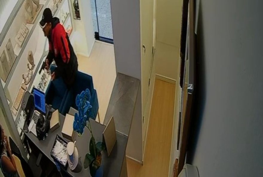 joalheria-em-sumare-e-assaltada-pela-terceira-vez-em-menos-de-um-ano joalheria-em-sumare-e-assaltada-pela-terceira-vez-em-menos-de-um-ano