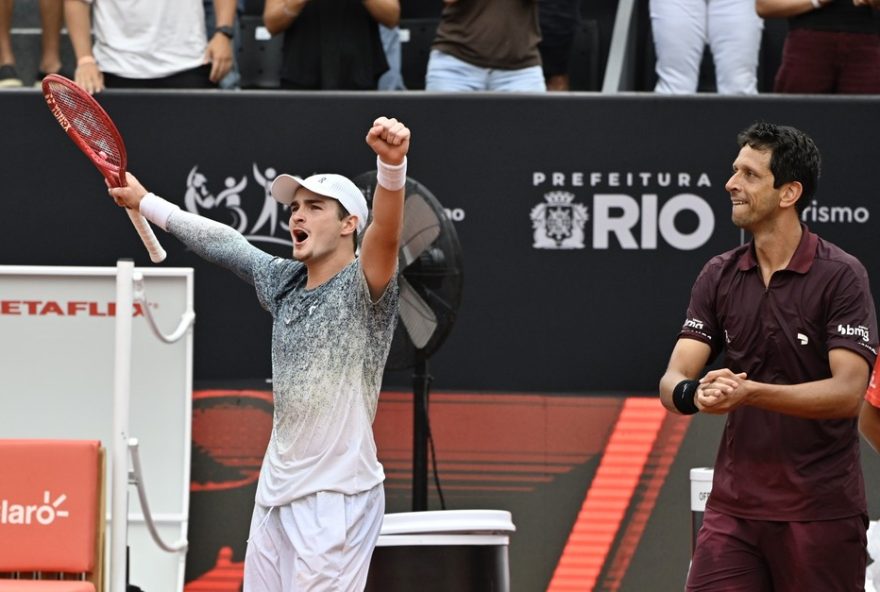 joao-fonseca-e-marcelo-melo-avancam-para-final-de-duplas-do-rio-open joao-fonseca-e-marcelo-melo-avancam-para-final-de-duplas-do-rio-open