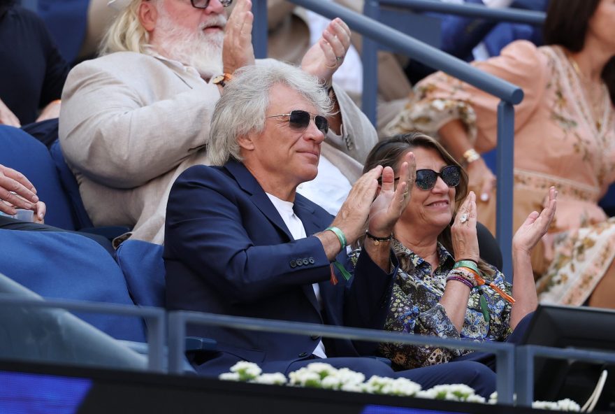 joao-fonseca-encontra-jon-bon-jovi-antes-de-estreia-no-masters-1000-de-miami joao-fonseca-encontra-jon-bon-jovi-antes-de-estreia-no-masters-1000-de-miami