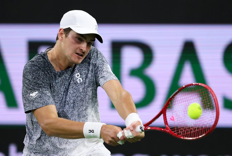 joao-fonseca-nao-resiste-a-sinner-e-e-eliminado-nas-oitavas-de-indian-wells joao-fonseca-nao-resiste-a-sinner-e-e-eliminado-nas-oitavas-de-indian-wells