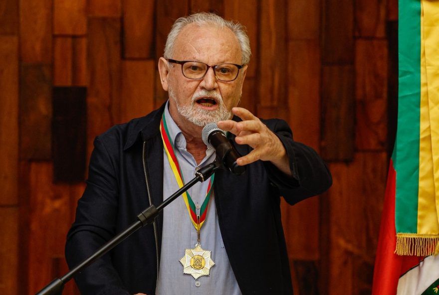 joao-pedro-stedile2C-lider-do-mst2C-recebe-medalha-do-merito-farroupilha