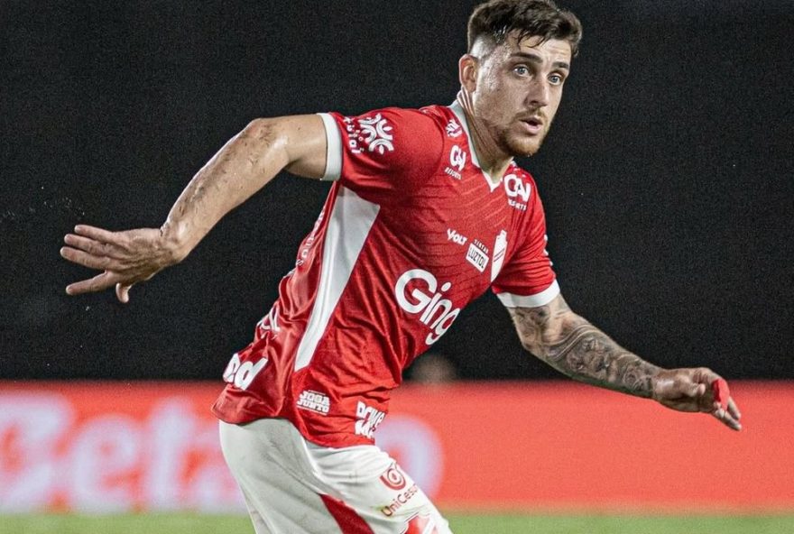 joao-vieira-marca-gol-decisivo-e-comemora-primeira-vez-balancando-as-redes-pelo-vila-nova2C-em-vitoria-contra-o-paysandu.-proximo-desafio-e-o-classico-contra-o-goias