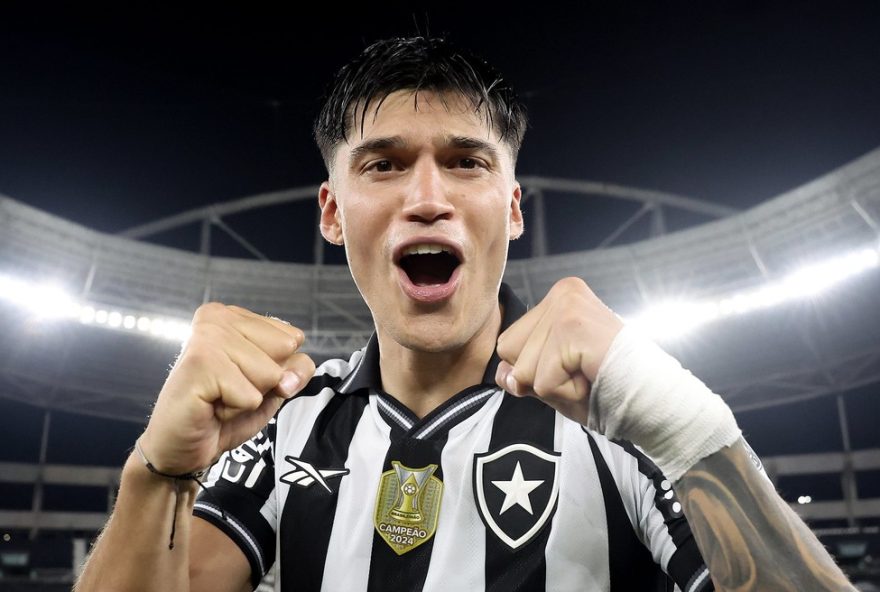 joaquin-correa-brilha-e-se-torna-peca-chave-no-botafogo3A-analise-da-vitoria-sobre-o-vasco-e-expectativas-para-o-futuro