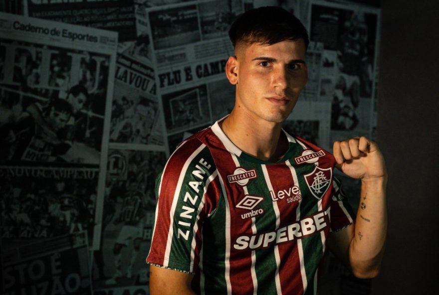 joaquin-lavega2C-novo-reforco-do-fluminense2C-revela-ligacao-emocional-com-o-clube-atraves-das-camisas-antigas-em-entrevista-a-flu-tv