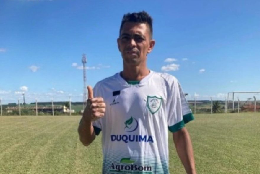 jogador-de-futebol-amador-e-assassinado-em-bar3A-esquerdinha-e-homenageado-pelo-ex-time jogador-de-futebol-amador-e-assassinado-em-bar3A-esquerdinha-e-homenageado-pelo-ex-time