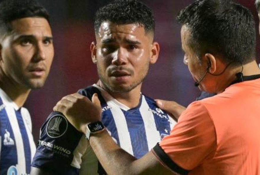 jogador-do-talleres-acusa-bobadilla-de-xenofobia-durante-confronto-da-libertadores