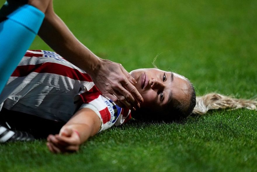 jogadora-do-atletico-de-madrid-e-hospitalizada-com-traumatismo-craniano-na-champions3A-cuidados-medicos-em-destaque
