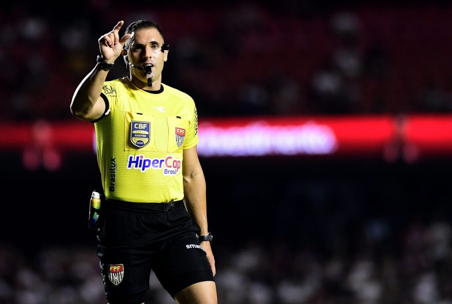 jogadores-acusam-arbitro-de-xingar-lateral-no-classico3A-declaracoes-de-sabino-e-ze-rafael jogadores-acusam-arbitro-de-xingar-lateral-no-classico3A-declaracoes-de-sabino-e-ze-rafael