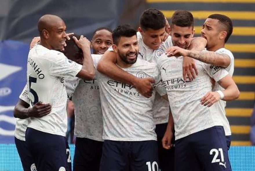 jogadores-do-manchester-city-comemoram-gol-marcado-por-aguero-no-inicio-do-2-tempo-diante-do-crystal-palace-1619874787771_v2_450x337