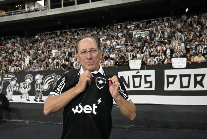 john-textor2C-da-eagle-football-holdings2C-luta-por-controle-do-botafogo-em-disputa-judicial-nos-eua.-empresario-reforca-solidez-financeira-do-clube-no-contexto-europeu