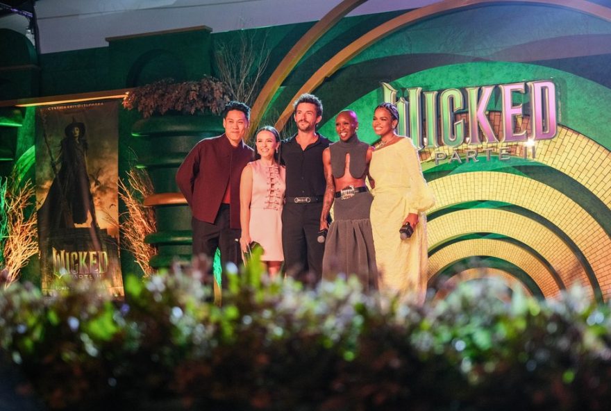 jonathan-bailey-eleito-homem-mais-sexy-do-mundo3A-fas-brasileiros-o-recebem-calorosamente-em-sao-paulo jonathan-bailey-eleito-homem-mais-sexy-do-mundo3A-fas-brasileiros-o-recebem-calorosamente-em-sao-paulo