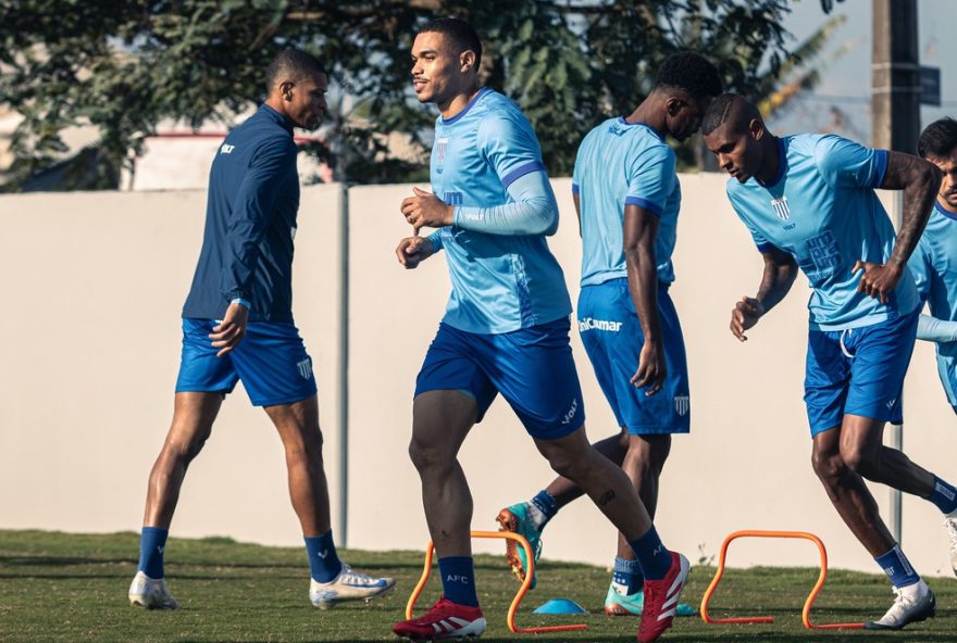 jonathan-costa-volta-ao-time-titular-do-avai-para-enfrentar-o-vila-nova3A-busca-por-recuperacao-na-serie-b