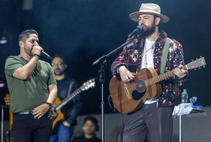 jorge-e-mateus-emocionam-fas-em-turne-de-despedida-em-americana3A-20-anos-de-carreira-em-extase-e-saudade