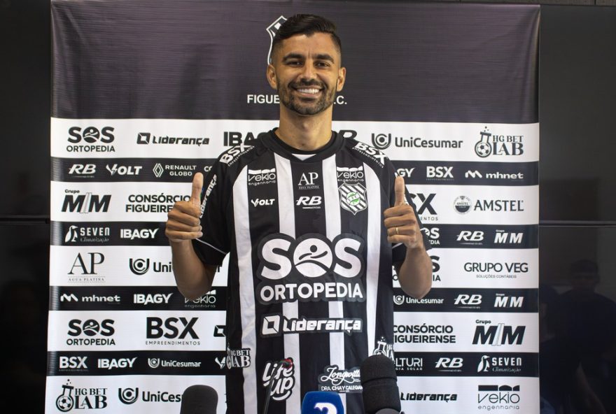 jorginho-se-destaca-na-apresentacao-pelo-figueirense-apos-superar-lesao-no-tendao-de-aquiles3A-22determinacao-em-campo22 jorginho-se-destaca-na-apresentacao-pelo-figueirense-apos-superar-lesao-no-tendao-de-aquiles3A-22determinacao-em-campo22