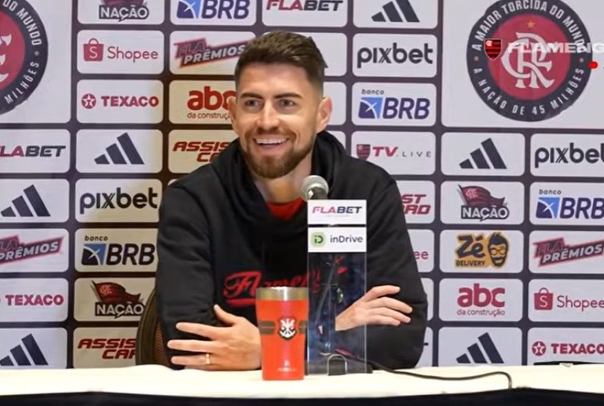 jorginho2C-volante-do-flamengo2C-ansioso-para-estrear-no-maracana-e-continuar-contribuindo-para-o-sucesso-do-time.-acompanhe