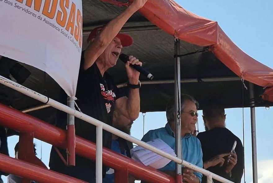 jose-dirceu-critica-o-congresso-e-a-familia-bolsonaro-em-manifestacao-em-brasilia