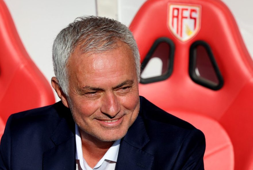 jose-mourinho-estreia-com-vitoria-marcante-no-benfica-apos-21-anos3A-3x0-sobre-o-avs