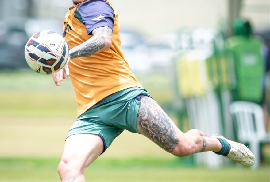 josue2C-camisa-10-do-coritiba2C-ansioso-por-titulo-e-renovacao3A-confronto-crucial-contra-amazonas-neste-domingo