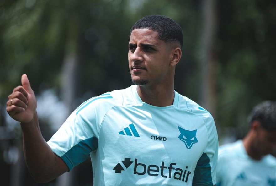 jovem-atacante-do-cruzeiro-volta-a-treinar-e-tera-futuro-definido3A-contrato-ate-2026-rescindido-com-maringa