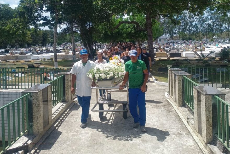 jovem-baleado-a-caminho-do-trabalho-e-enterrado-em-feira-de-santana3A-coracao-maravilhoso-no-jardim-celestial