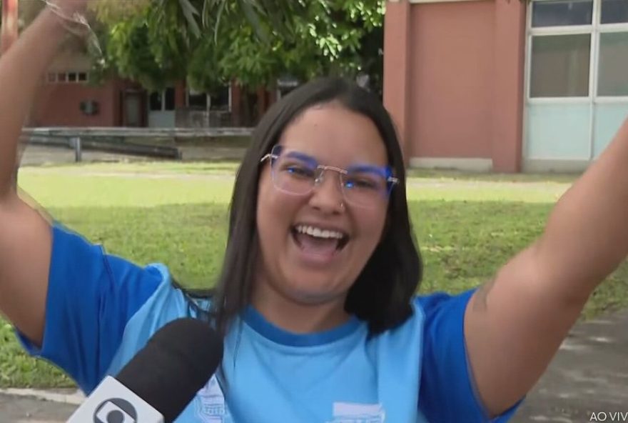 jovem-celebra-aprovacao-na-prova-pratica-para-cnh-sem-rampa-e-baliza3A-conquista-e-alegria-na-nova-modalidade-de-exame jovem-celebra-aprovacao-na-prova-pratica-para-cnh-sem-rampa-e-baliza3A-conquista-e-alegria-na-nova-modalidade-de-exame