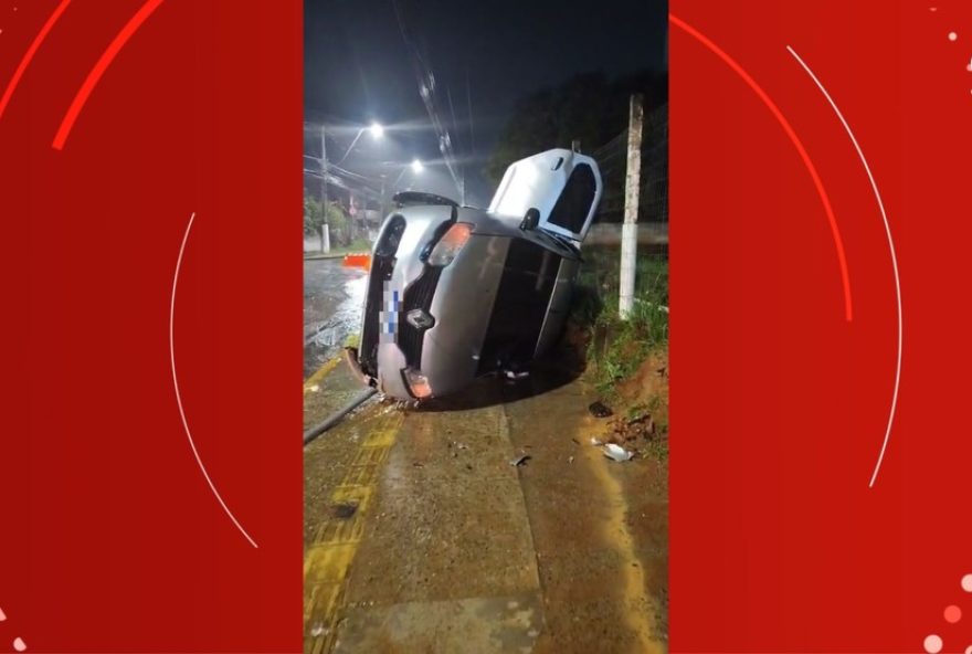 jovem-de-19-anos-morre-em-acidente-de-carro-em-gravatai3A-namorado-sem-cnh-perde-controle-ao-discutir.-tragedia-alerta-para-seguranca-no-transito