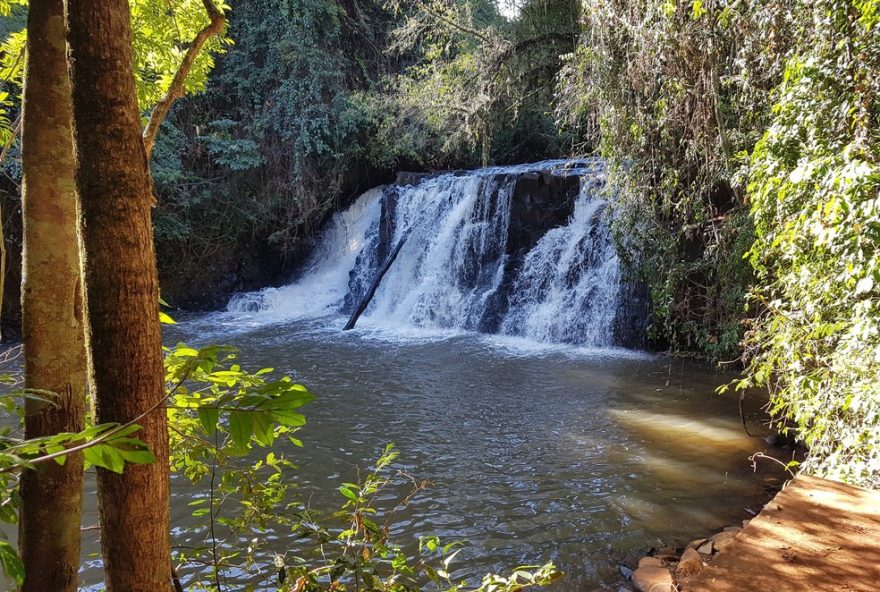 jovem-de-20-anos-morre-apos-se-afogar-em-cachoeira-no-parana3A-tres-quedas-em-toledo