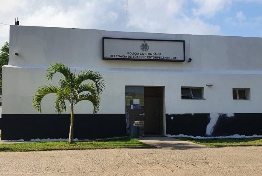 jovem-de-22-anos-cai-de-ambulancia-e-falece-em-itabuna3A-caso-em-investigacao.-confira-detalhes jovem-de-22-anos-cai-de-ambulancia-e-falece-em-itabuna3A-caso-em-investigacao.-confira-detalhes