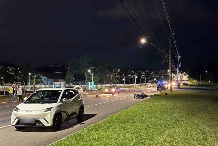 jovem-de-22-anos-morre-em-colisao-entre-carro-e-moto-em-pocos-de-caldas3A-tragedia-comove-a-cidade-e-deixa-comunidade-em-luto