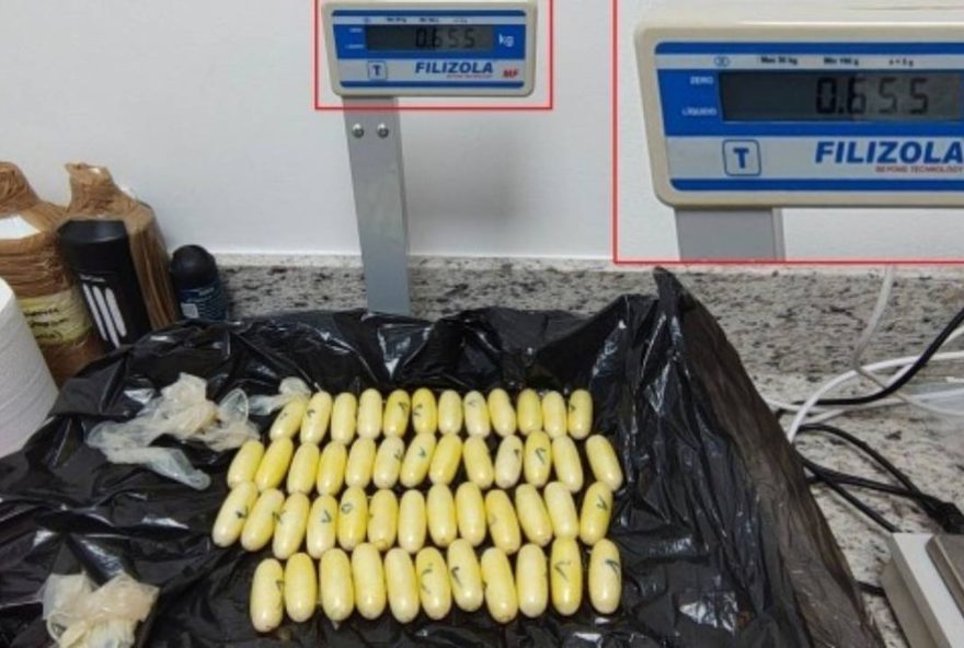 jovem-de-24-anos-e-detida-com-capsulas-de-cocaina-no-aeroporto-de-salvador3A-pf-prende-suspeita-de-trafico-internacional-no-brasil