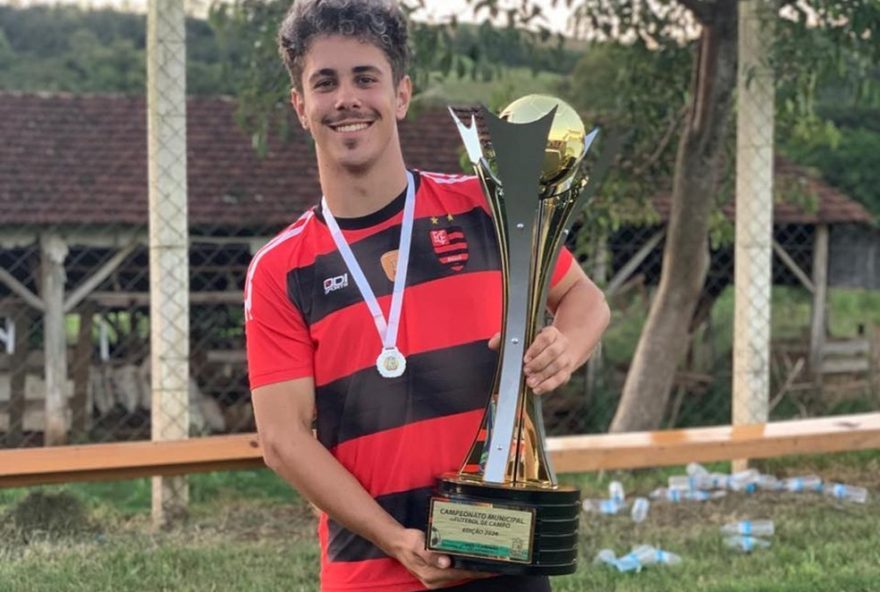 jovem-desaparece-durante-pescaria-em-sc3A-bombeiros-buscam-por-maicon-yuri-di-domenico jovem-desaparece-durante-pescaria-em-sc3A-bombeiros-buscam-por-maicon-yuri-di-domenico