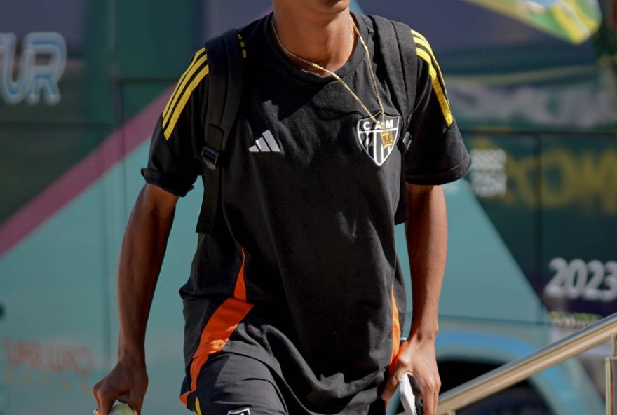 jovem-destaque-da-base-do-atletico-mg-firma-contrato-milionario-com-multa-alta