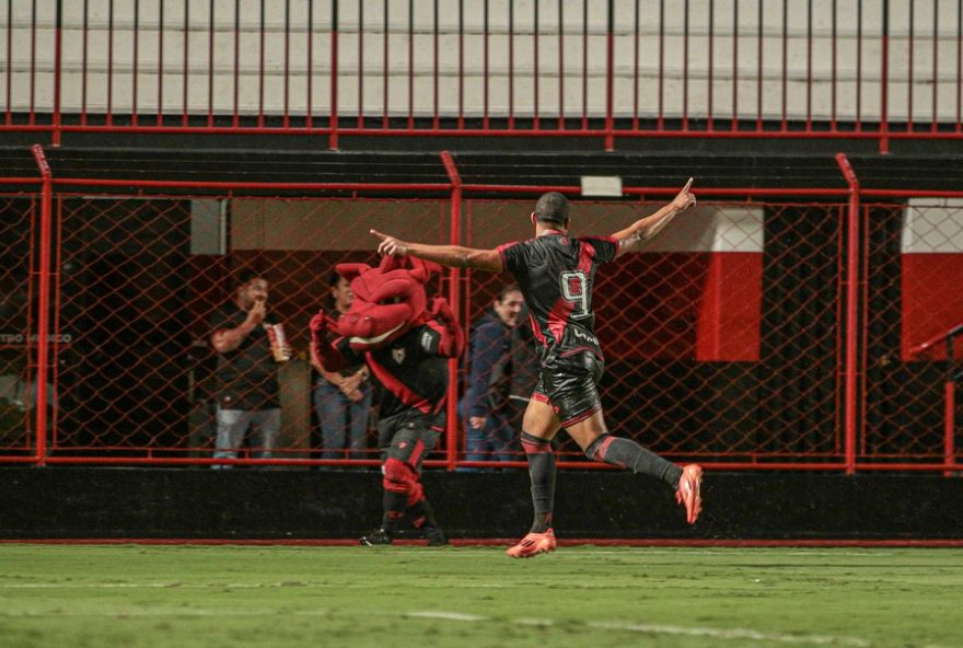 jovem-destaque2C-leo-jaco-brilha-e-se-firma-no-atletico-go3A-um-sonho-realizado jovem-destaque2C-leo-jaco-brilha-e-se-firma-no-atletico-go3A-um-sonho-realizado