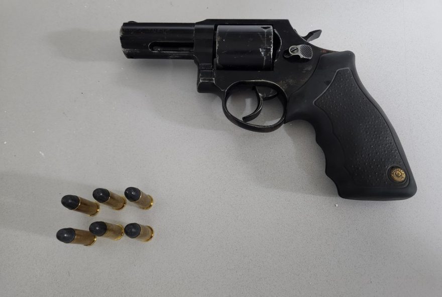 jovem-detido-por-porte-ilegal-de-arma-em-terreno-baldio-em-presidente-prudente3A-policia-age-rapidamente