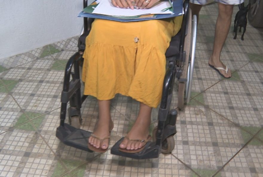 jovem-do-de-perde-movimento-das-pernas-apos-tratamento-com-fenol