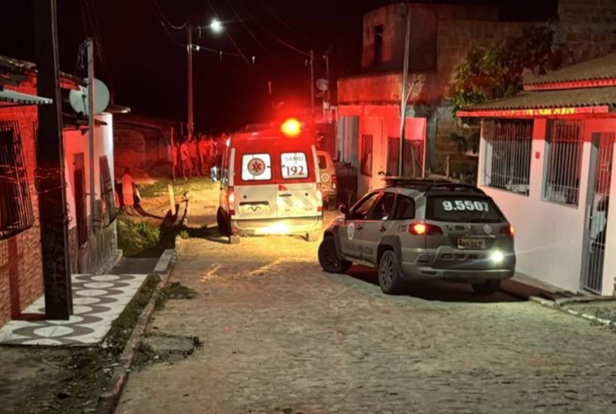 jovem-e-assassinado-e-companheira-e-irma-baleadas-em-invasao-na-bahia3A-suspeitos-fugiram