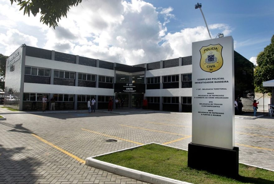 jovem-e-morto-em-emboscada-na-bahia3A-policia-investiga-crime-em-feira-de-santana jovem-e-morto-em-emboscada-na-bahia3A-policia-investiga-crime-em-feira-de-santana